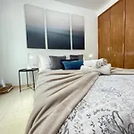아파트 Penthouse With Sunset View Near The