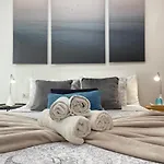 아파트 Penthouse With Sunset View Near The *