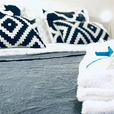 Penthouse With Sunset View Near The דירה